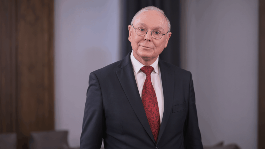 10 Things Emotionally Intelligent People Don’t Say According to Charlie Munger’s Teachings