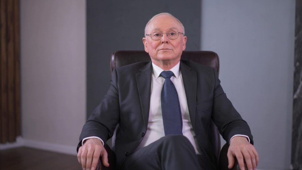 5 Things to Buy to be Miserable, According to Charlie Munger