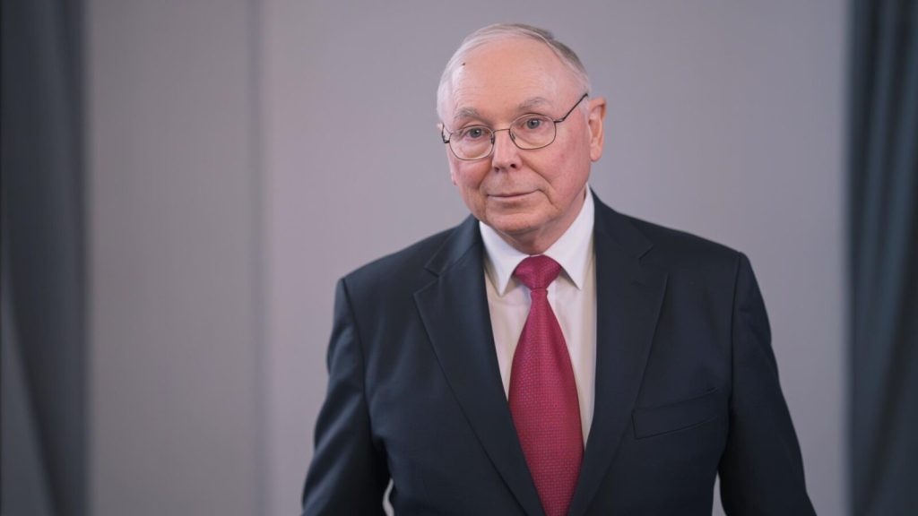 Polymath Charlie Munger Mastered 5 Disciplines to Become a Billionaire, and Most People Never Learn Even One