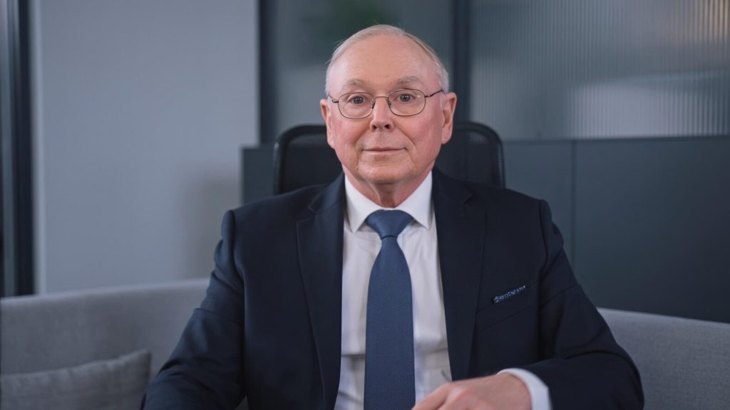 The First 5 Steps To Becoming A Wealthy Person, According to Charlie Munger